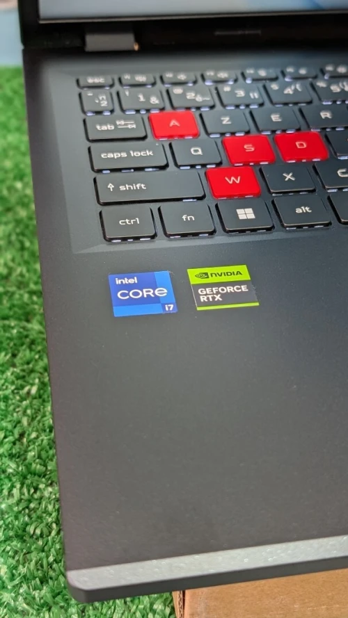 Acer Nitro Lite 16 core i7 13620H 16GO 512SSD RTX 4050 6GO 16POUCE 165HZ