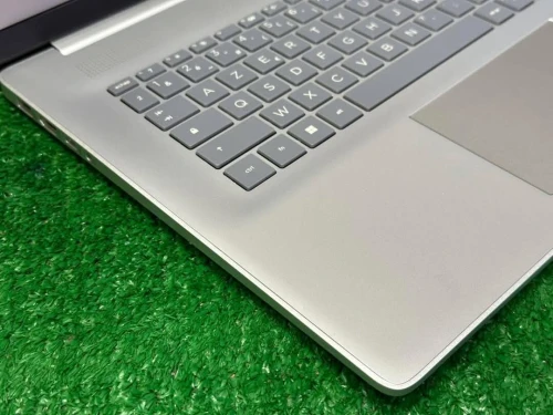 HP 17 i5 1334U RAM 16GB 512SSD 17.3 HD+ Neuf jamais utilisé 