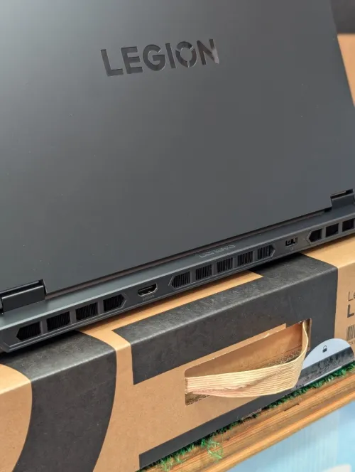 Lenovo légion 5 AMD Ryzen 7 260 W RAM 16GB 512SSD  RTX 5060  8GB écran 15.3 165HZ jamais utilisé SOUS emballage