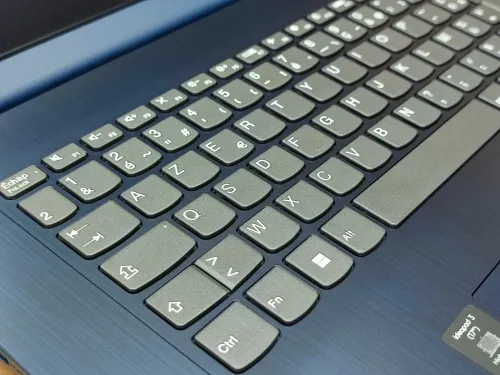 Lenovo IdeaPad 3 AMD R7 5700U 12GO RAM 512SSD 17.3 HD+ JAMAIS UTILISÉ SOUS EMBALLAGE 