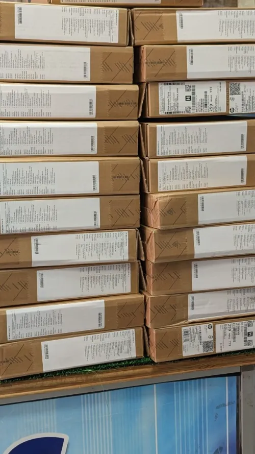 HP ZBook 8 G1a 14 Ryzen 5 230w RAM 16GB 512ssd écran 14 FuL HD jamais utilisé SOUS emballage