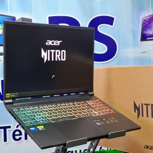 ACER NITRO V16S CORE 7 240H 16GO RAM 1TOSSD 16" FHD+ 180HZ RTX 5060 08GO JAMAIS UTILISÉ