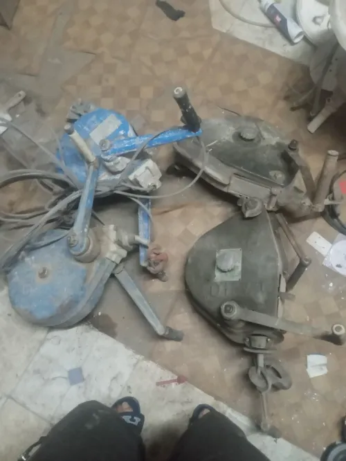 Moteurs manuels pour panneaux