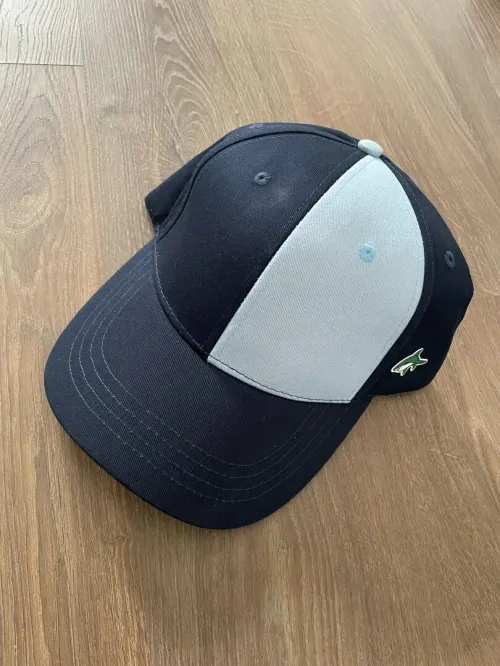 Lot casquettes le shark
