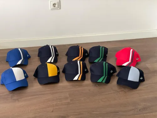 Lot casquettes le shark