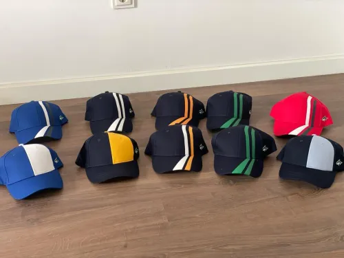 Lot casquettes le shark