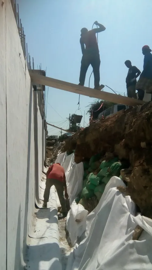 réalisation des escalier moderne et les poteaux et voiles & dalles en béton  