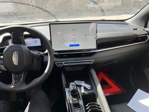 Geely Coolray 2025 
