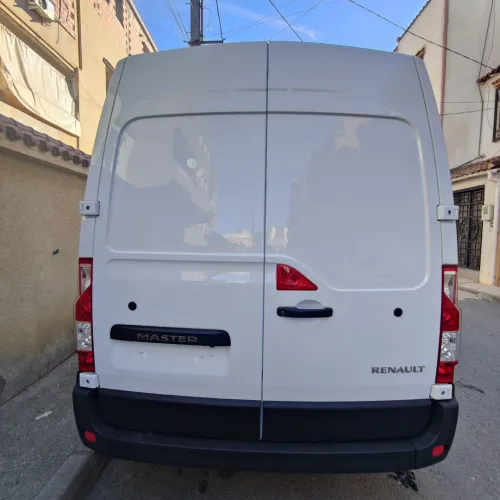 Renault master 2 paño  صافي 2024