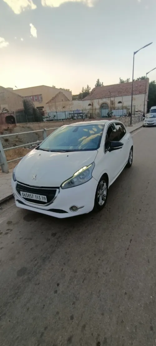 Peugeot 208 2013 Allure 2