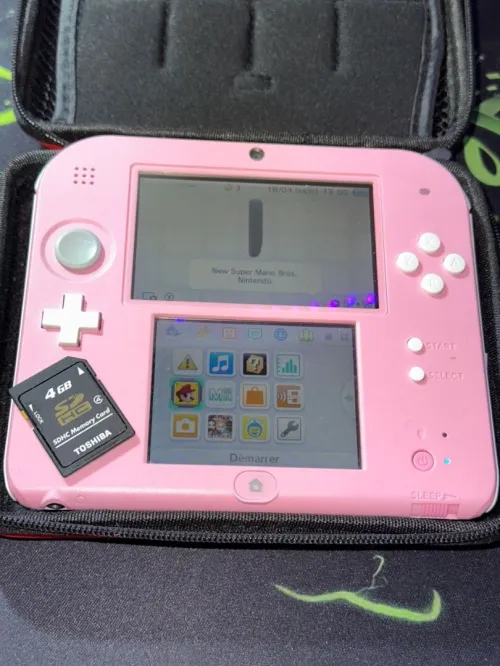 Nintendo 2DS avec Cartouche Mario + Pochette