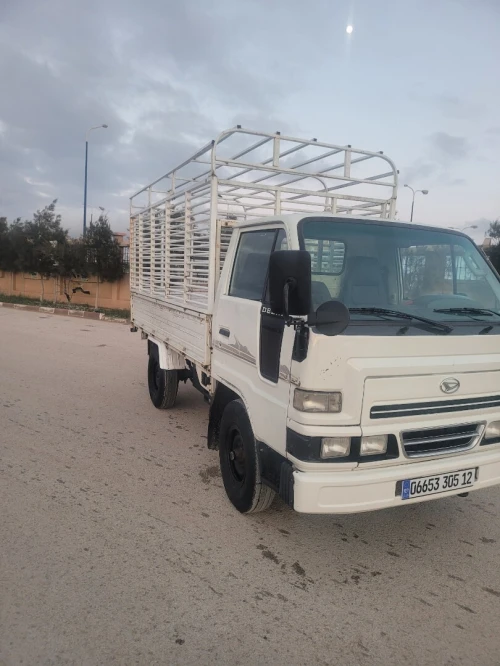 Daihatsu DELTA 2005