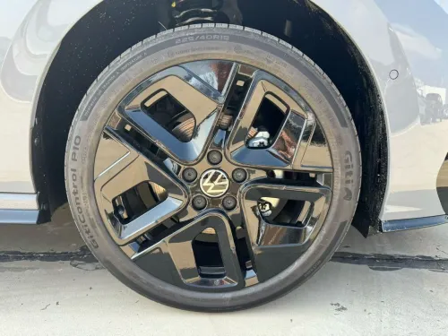 Volkswagen Golf 8 2025 R Black Edition 