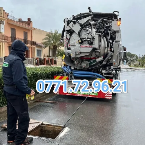 Camion débouchage canalisation camion vidange fosse nettoyage septique