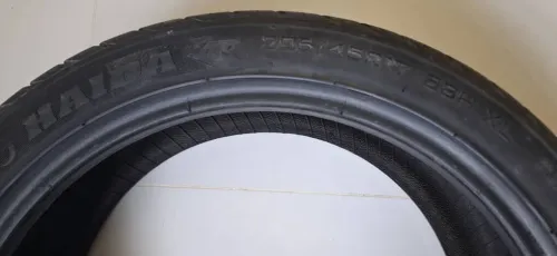 Pneu clio 4 R17 45 205 très bonne état 