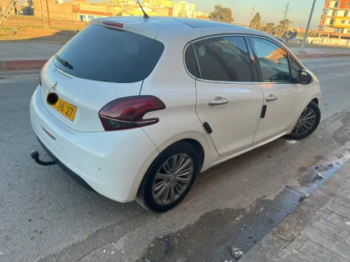 Peugeot 208 2016 Allure Facelift
