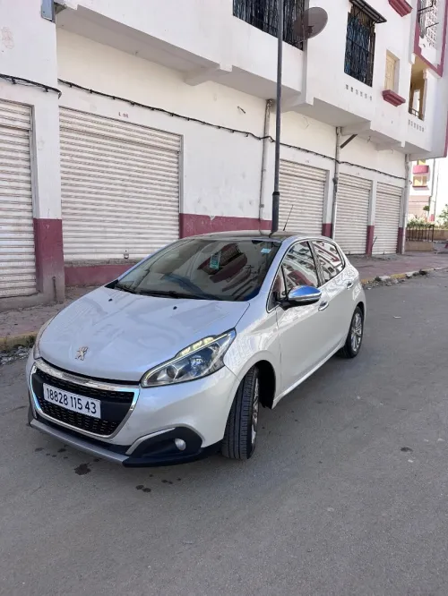 Peugeot 208 2015 Access Facelift