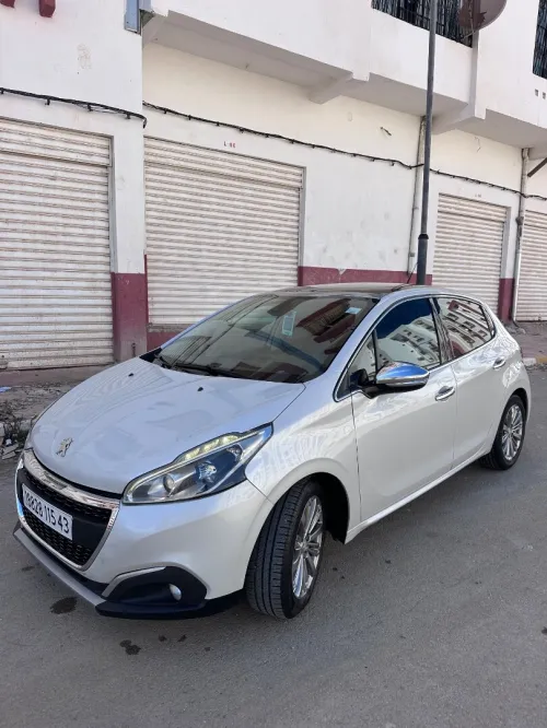 Peugeot 208 2015 Access Facelift