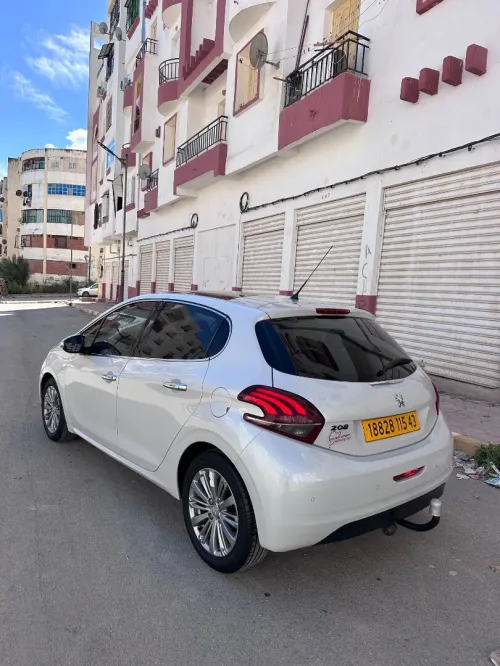 Peugeot 208 2015 Access Facelift