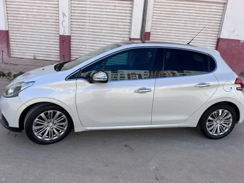 Peugeot 208 2015 Access Facelift
