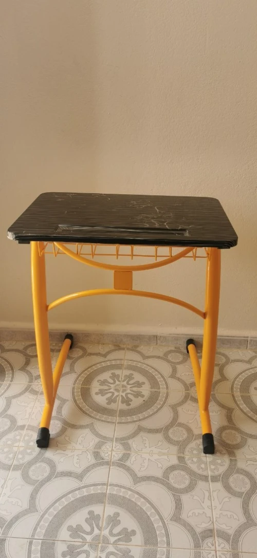 Fabrication de tables scolaires