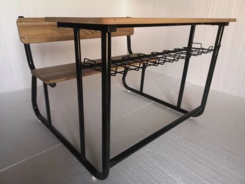 Fabrication de tables scolaires