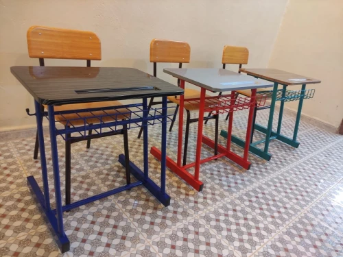 Fabrication de tables scolaires