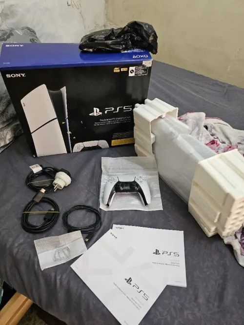 ps5 slim PlayStation 5 digital boite était 10/10 1er   utlisi 1 mois