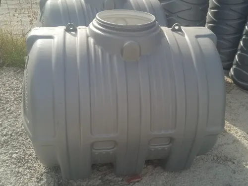 Gros et detail Citerne plastique alimentaire Soummam 