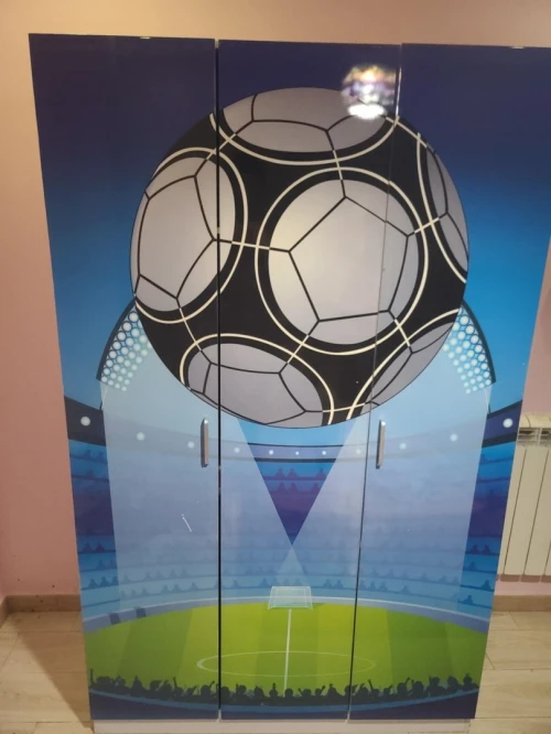 Lit et armoire pour enfant thème football en bon état