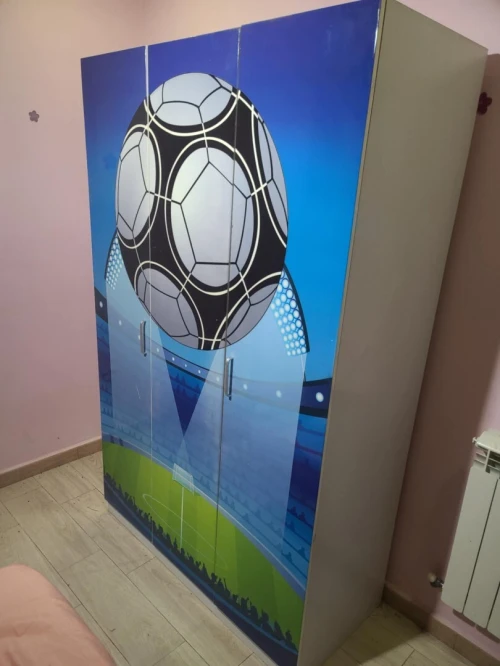 Lit et armoire pour enfant thème football en bon état