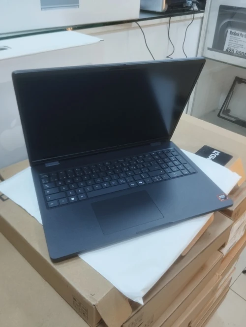 DELL PRO 16 - PC16255  Ryzen 5 230 vPro / RAM 32GB / SSD 512GB / Écran 16 FHD+