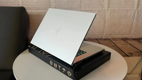 RAZER BLADE 18 MERCURY -Core i9-14900 HX - /RTX 4090/RAM 64 GB /SSD 2TB /Ecran18"-300HZ