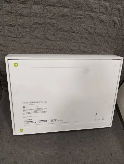 MacBook Pro M4 14" /Ram 16GB /SSD 1 TB