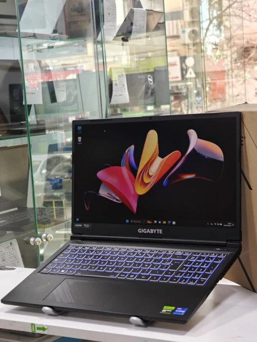 GIGABYTE G5 2024 I7 13620H 16GB 1TB SSD RTX 4060 8GB 15.6" FHD 144HZ