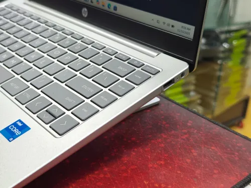 HP LAPTOP 14 I5 1335U 16GB 256GB SSD 14,1 HD+ INTEL IRIS XE
