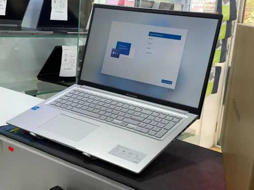 ASUS VIVOBOOK 17 X1704V i3 1315U 8GB 512GB SSD 17,3 FULLHD NEUF SOUS EMBALLAGE JAMAIS UTILISÉ 