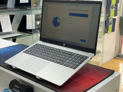 HP 255 G10 RYZEN 5 7520U 8GB 512GB SSD 15,6 FULLHD AZERTY LUMINEUX NEUF SOUS EMBALLAGE 