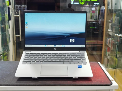 HP LAPTOP 14 I5 1335U 16GB 256GB SSD 14,1 HD+ INTEL IRIS XE