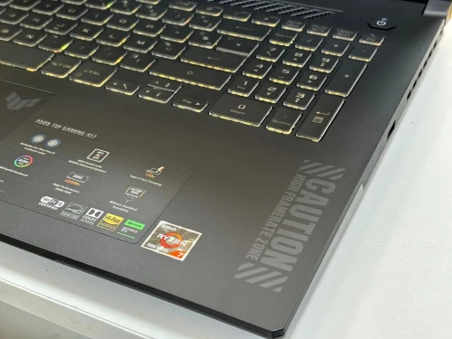ASUS TUF A17 RYZEN 7 7735HS 16GB 512 GB SSD RTX 4050 6GB NEUF JAMAIS UTILISÉ 