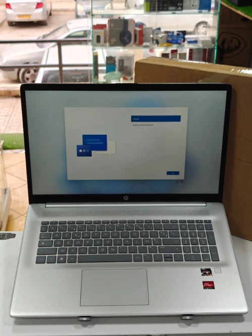 HP LAPTOP 17 RYZEN 5 7520U 16GB 512GB SSD 17,3 FHD NEUF SOUS EMBALLAGE 