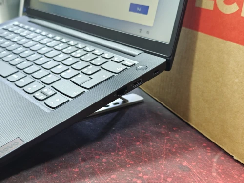 LENOVO V14 I5 13420H 16GB 256GB SSD 14,1 FHD NEUF SOUS EMBALLAGE JAMAIS UTILISÉ 