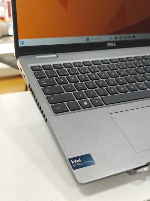 DELL LATITUDE 5550 INTEL 5 ULTRA 135U VPRO 16GB 512GB SSD 15,6 FHD PRESQUE NEUF 