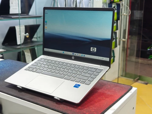 HP LAPTOP 14 I5 1335U 16GB 256GB SSD 14,1 HD+ INTEL IRIS XE
