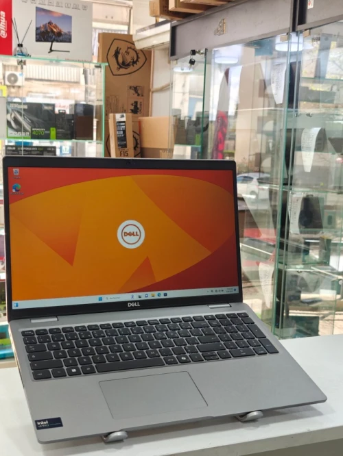 DELL LATITUDE 5550 INTEL 5 ULTRA 135U VPRO 16GB 512GB SSD 15,6 FHD PRESQUE NEUF 