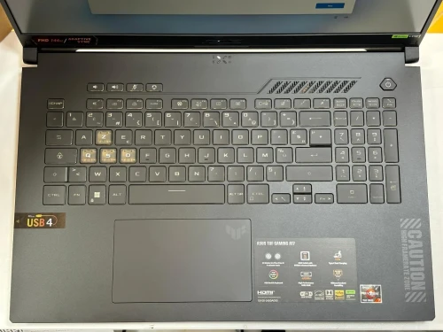 ASUS TUF A17 RYZEN 7 7735HS 16GB 512 GB SSD RTX 4050 6GB NEUF JAMAIS UTILISÉ 