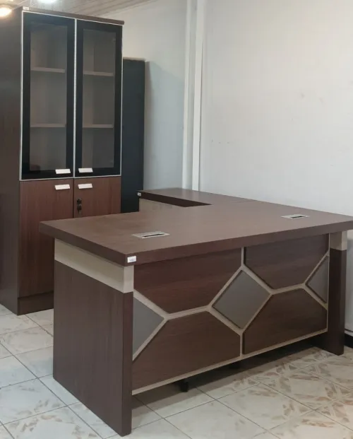 Ensemble de bureau importation 4pcs (Bureau + retour +caisson + armoire demi vitrée)