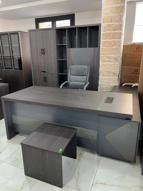 Ensemble de bureau VIP LUXE Importation (2M + retour + Armoire grande 5 portes + table basse)
