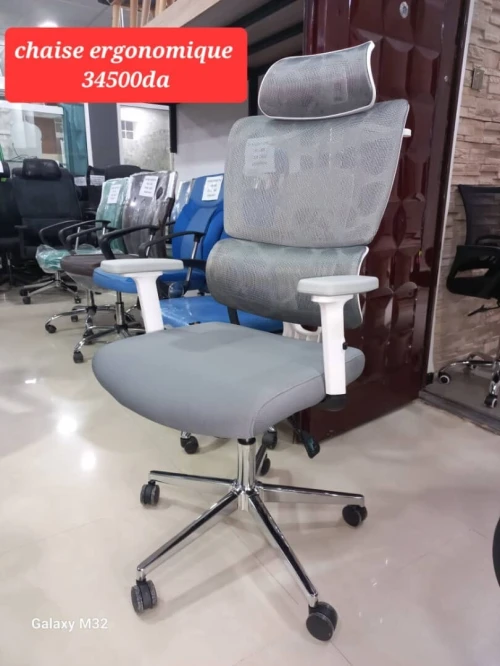 CHAISE AVEC REPOSE TETE ERGONOMIQUE