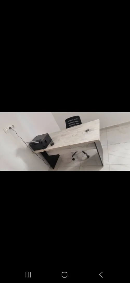 Bureau et chaises 